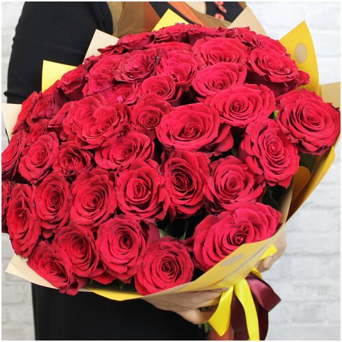 Роскошный букет из 51 красной розы