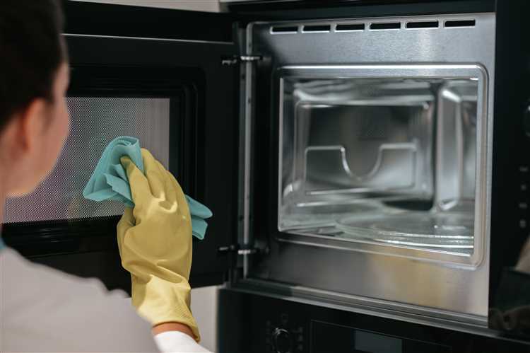 Как очистить микроволновую печь в домашних условиях